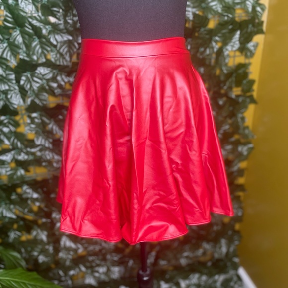 Red skater skirt - Picture 1 of 2